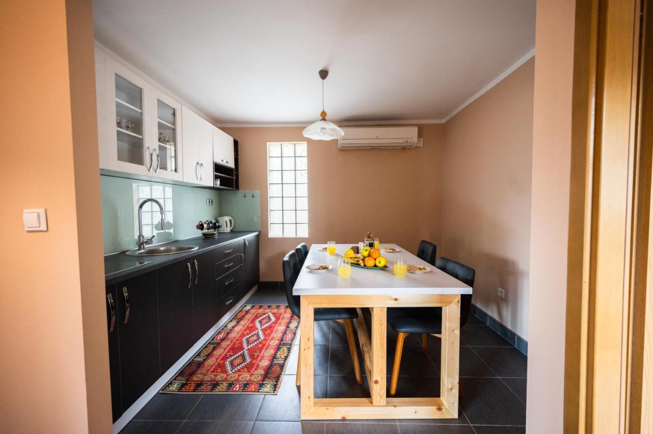 Apartment Spacious & Modern Apartments- Old Town *