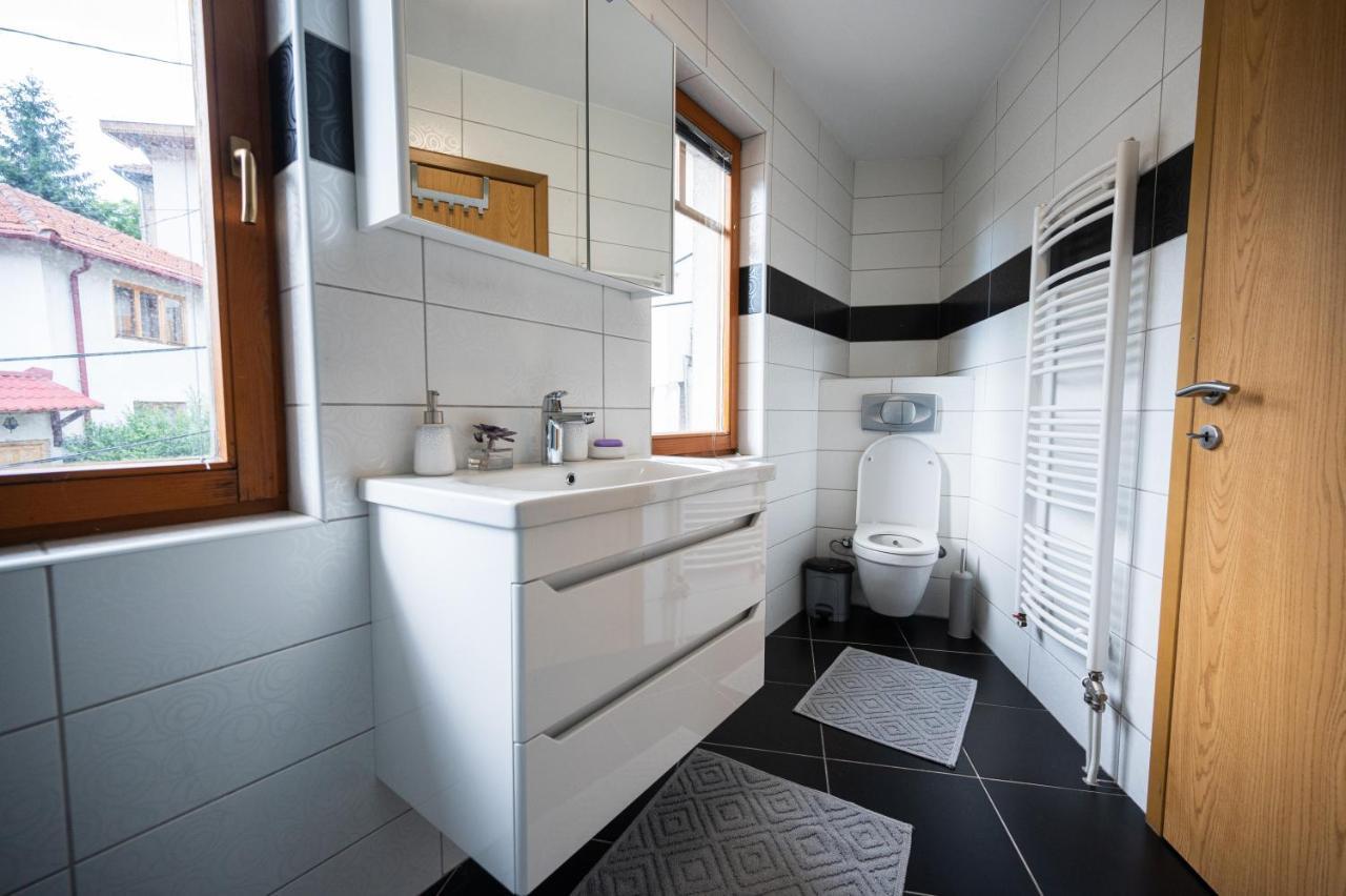 Spacious & Modern Apartments- Old Town Apartment