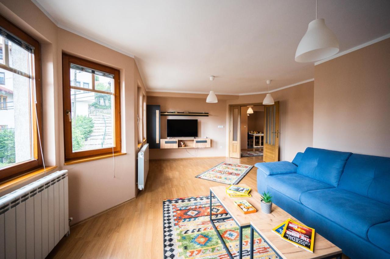 Spacious & Modern Apartments- Old Town Apartment