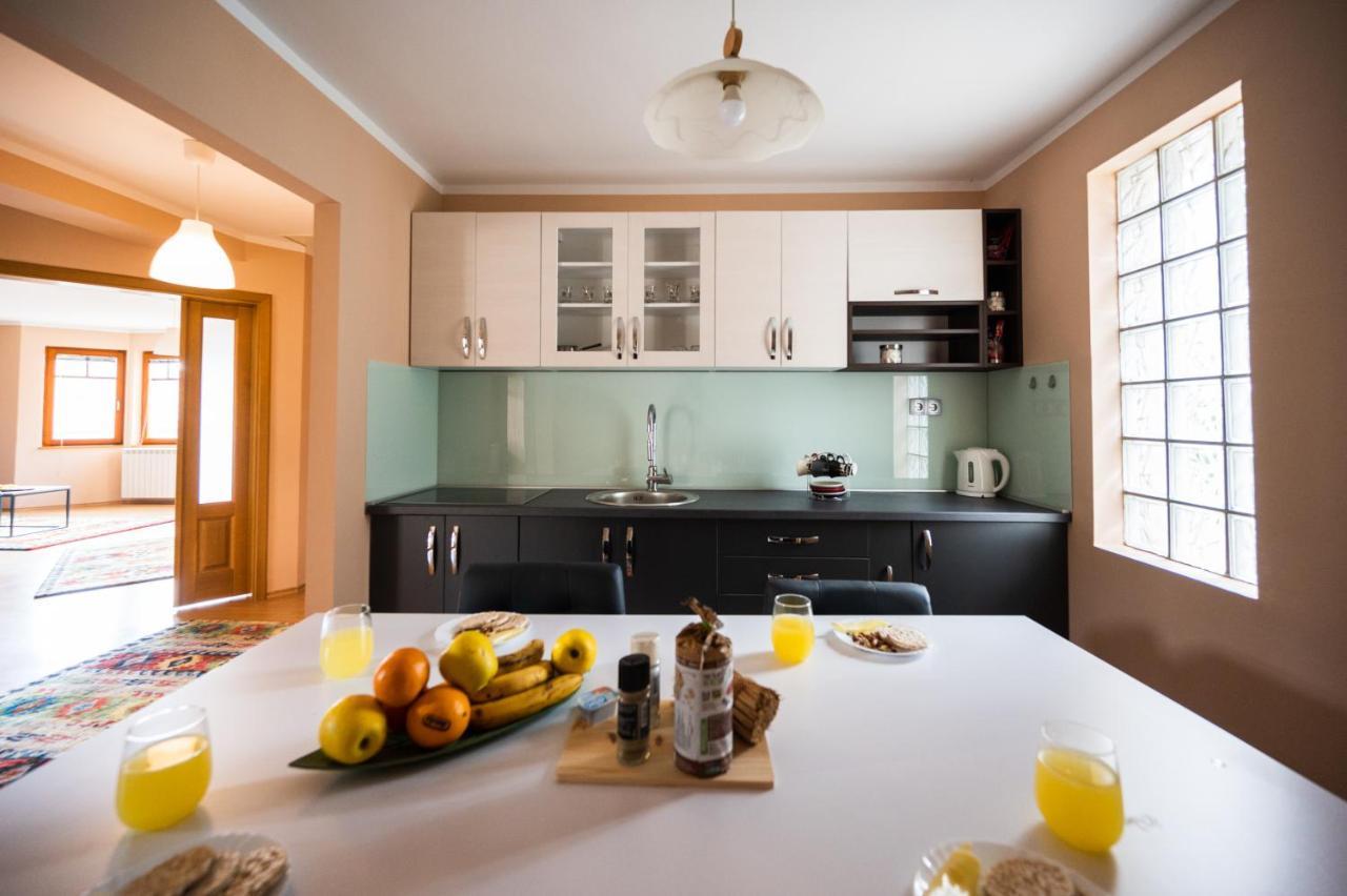 Spacious & Modern Apartments- Old Town Apartment *
