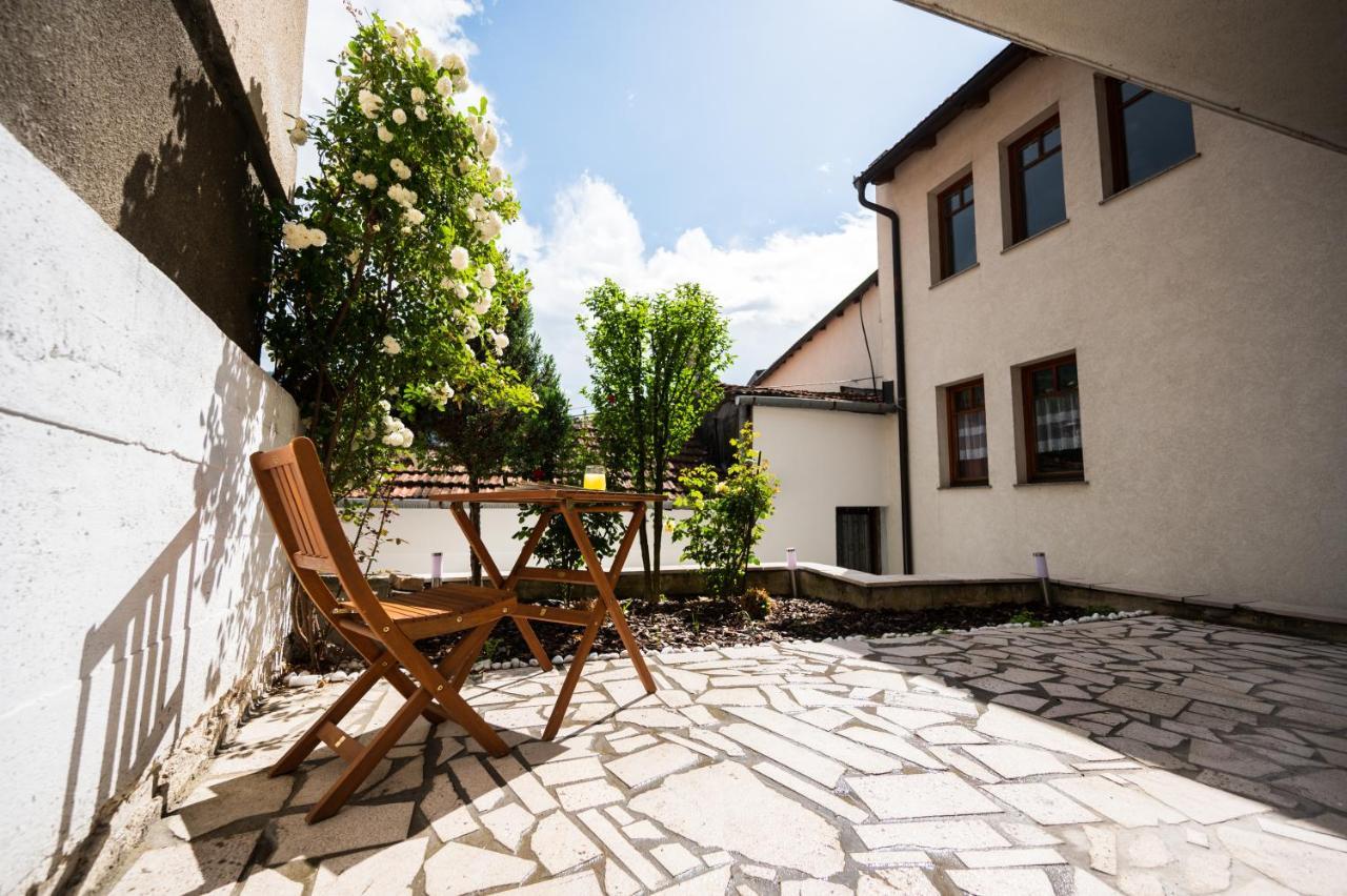 Apartment Spacious & Modern Apartments- Old Town *