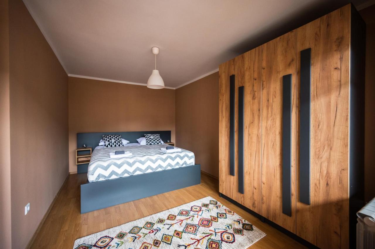 Apartment Spacious & Modern Apartments- Old Town